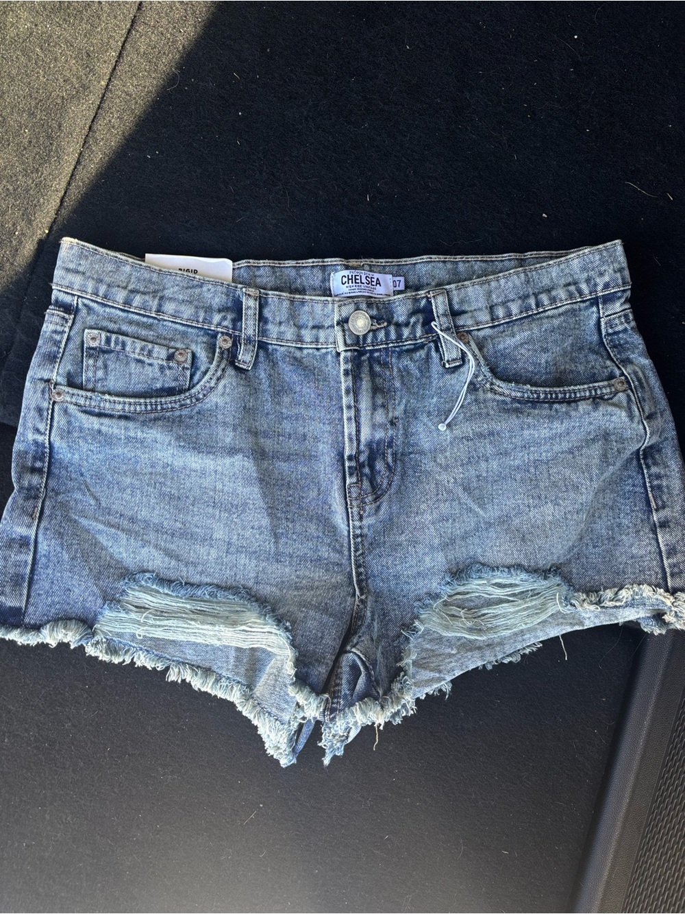 2/9$ NWT Refuge Denim Chelsea High Rise Vintage Distressed Shorts | Size 7 (M)